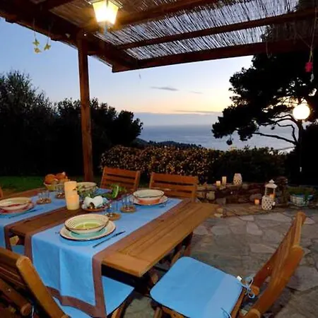 House With 2 Bedrooms In With Wifi